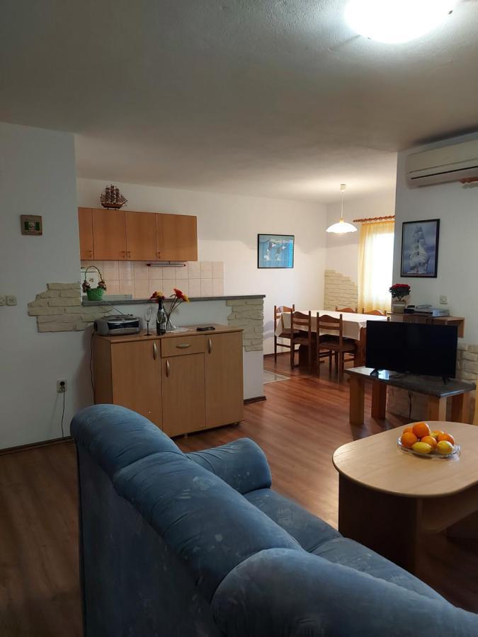 Apartmani Tatjana 오크루그고른지 외부 사진